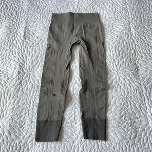 Lululemon Athletica Ebb to Street Seamless Gray Leggings with Tapered Fit